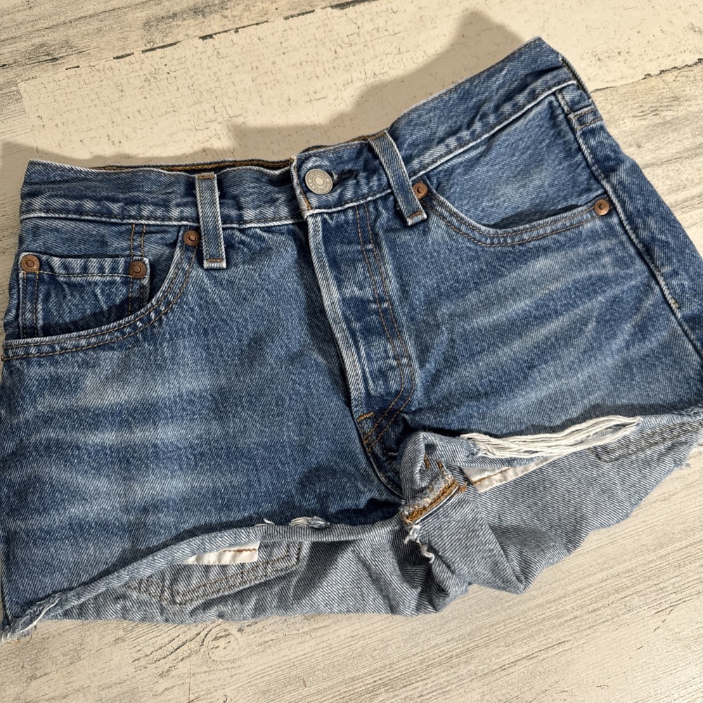 Levi's 501 Womens W24 Blue Medium Wash Denim Cut Off‎ Shorts distressed